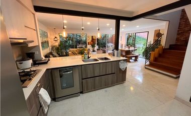 CASA EN VENTA EN ENVIGADO LOMA DEL ATRAVESADO PRECIO DE OPORTUNIDAD