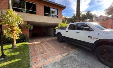 CASA EN VENTA EN ENVIGADO LOMA DEL ATRAVESADO PRECIO DE OPORTUNIDAD