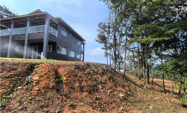 CERRO AZUL / 2000M / 2 NIVELES / 4 HABITACIONES / CAMPESTRE