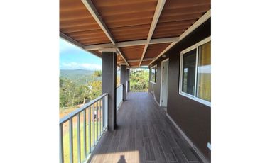 CERRO AZUL / 2000M / 2 NIVELES / 4 HABITACIONES / CAMPESTRE