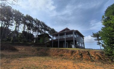 CERRO AZUL / 2000M / 2 NIVELES / 4 HABITACIONES / CAMPESTRE