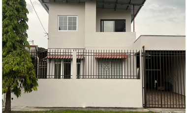 ALQUILER CASA SAN ANTONIO AMPLIA CON PORTÓN ELÉCTRICO MLD