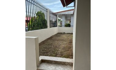 ALQUILER CASA SAN ANTONIO AMPLIA CON PORTÓN ELÉCTRICO MLD