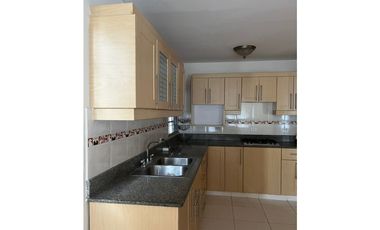 ALQUILER CASA SAN ANTONIO AMPLIA CON PORTÓN ELÉCTRICO MLD