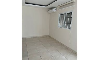 ALQUILER CASA SAN ANTONIO AMPLIA CON PORTÓN ELÉCTRICO MLD