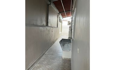 ALQUILER CASA SAN ANTONIO AMPLIA CON PORTÓN ELÉCTRICO MLD