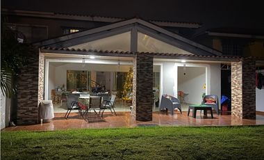 VENTA DE CASA EN CERRO LINDO 380.35 MTS2 NEGOCIABLE