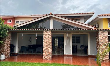 VENTA DE CASA EN CERRO LINDO 380.35 MTS2 NEGOCIABLE