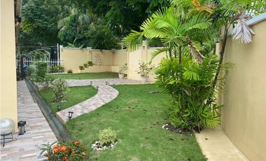 Brisas del Golf espectacular esquina 265,000
