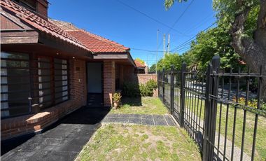 VENTA CHALET (4) AMB. - LOS PINARES - APTO CREDITO