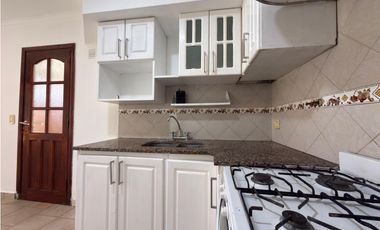 VENTA CHALET (4) AMB. - LOS PINARES - APTO CREDITO