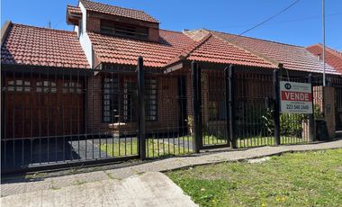 VENTA CHALET (4) AMB. - LOS PINARES - APTO CREDITO