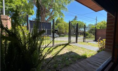 VENTA CHALET (4) AMB. - LOS PINARES - APTO CREDITO