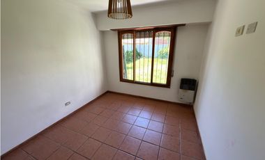 VENTA CHALET (4) AMB. - LOS PINARES - APTO CREDITO