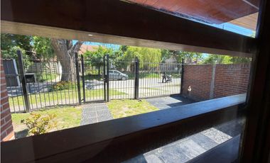 VENTA CHALET (4) AMB. - LOS PINARES - APTO CREDITO