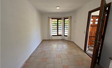 VENTA CHALET (4) AMB. - LOS PINARES - APTO CREDITO