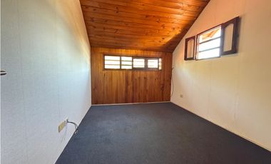 VENTA CHALET (4) AMB. - LOS PINARES - APTO CREDITO