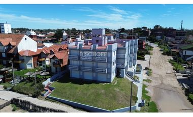 DEPARTAMENTO DE 2 AMBIENTES CON VISTA AL MAR Y COCHERA