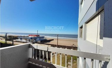 DEPARTAMENTO DE 2 AMBIENTES CON VISTA AL MAR Y COCHERA