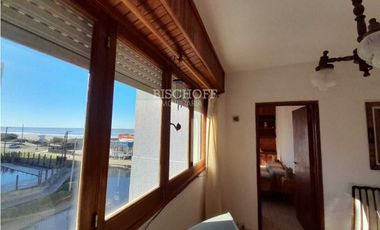 DEPARTAMENTO DE 2 AMBIENTES CON VISTA AL MAR Y COCHERA