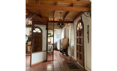 EN VENTA CASA EN BARRIO LOS ABEDULES CA-94