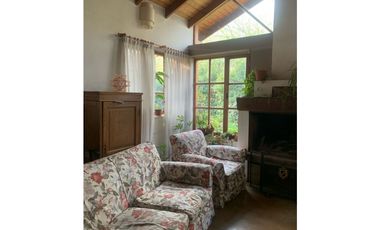 EN VENTA CASA EN BARRIO LOS ABEDULES CA-94