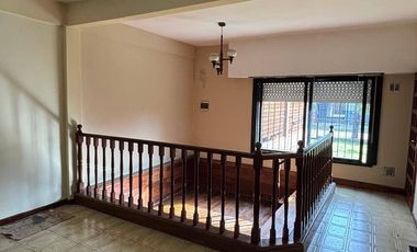 Alquiler Monte Grande Chalet de 4 Dormitorios Cochera Galeria Jardin y Parrilla