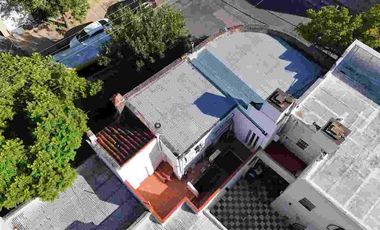CASA RACIONALISTA EN ESQUINA - APTO CRÉDITO