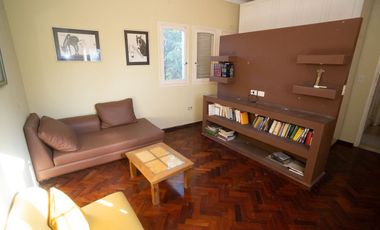 CASA RACIONALISTA EN ESQUINA - APTO CRÉDITO