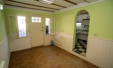 CASA RACIONALISTA EN ESQUINA - APTO CRÉDITO