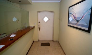 CASA RACIONALISTA EN ESQUINA - APTO CRÉDITO