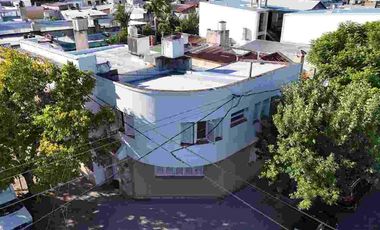 CASA RACIONALISTA EN ESQUINA - APTO CRÉDITO