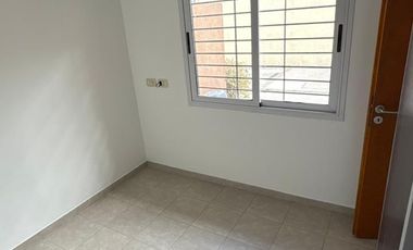 Departamento en alquiler de 1 dormitorio c/ cochera en Morón