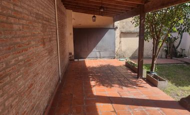 VENTA CHALET 5 AMB c/COCHERA EN ESQUINA EN PADUA