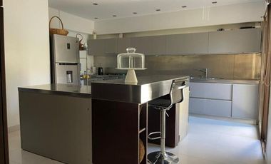 ESPECTACULAR CASA EN ALQUILER. ZONA EXCLUSIVA MTZ