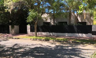ESPECTACULAR CASA EN ALQUILER. ZONA EXCLUSIVA MTZ