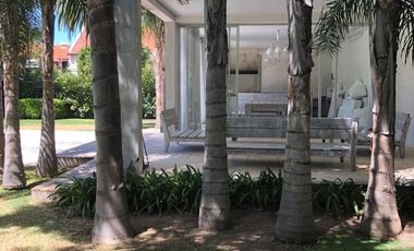 ESPECTACULAR CASA EN ALQUILER. ZONA EXCLUSIVA MTZ