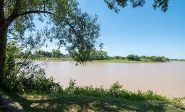 QUINTA SOBRE EL RÍO EN ARROYO LEYES