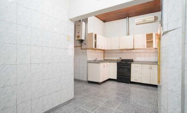 VENTA PH 4 AMB COCHERA TERRAZA FLORES - PERMUTA.