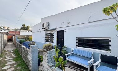 CASA CON DOS VIVIENDAS Y TALLER -OPORTUNIDAD RENTA