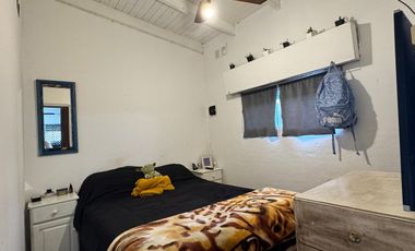 CASA CON DOS VIVIENDAS Y TALLER -OPORTUNIDAD RENTA