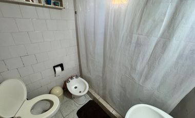 CASA CON DOS VIVIENDAS Y TALLER -OPORTUNIDAD RENTA
