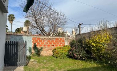 CASA CON DOS VIVIENDAS Y TALLER -OPORTUNIDAD RENTA