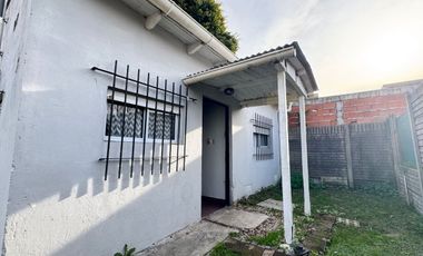 CASA CON DOS VIVIENDAS Y TALLER -OPORTUNIDAD RENTA
