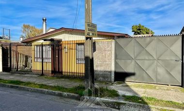 Casa en Arriendo en COD38823 A 3 cuadras de Manuel Recabarren norte con Av. Toscana