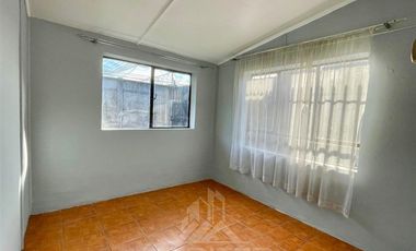 Casa en Arriendo en COD38823 A 3 cuadras de Manuel Recabarren norte con Av. Toscana