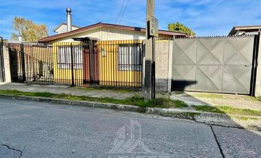 Casa en Arriendo en COD38823 A 3 cuadras de Manuel Recabarren norte con Av. Toscana