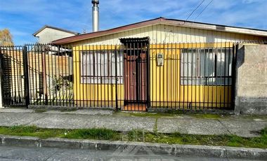 Casa en Arriendo en COD38823 A 3 cuadras de Manuel Recabarren norte con Av. Toscana