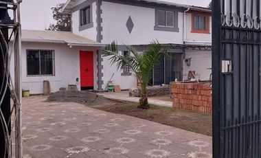 Casa en Arriendo en Arriendo Linda casa remodelada 4D 2B. Excelente ubicación, Renca