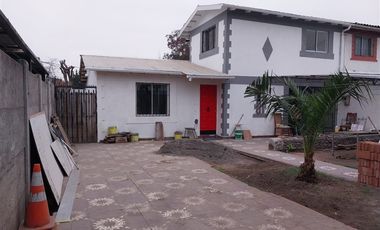 Casa en Arriendo en Arriendo Linda casa remodelada 4D 2B. Excelente ubicación, Renca